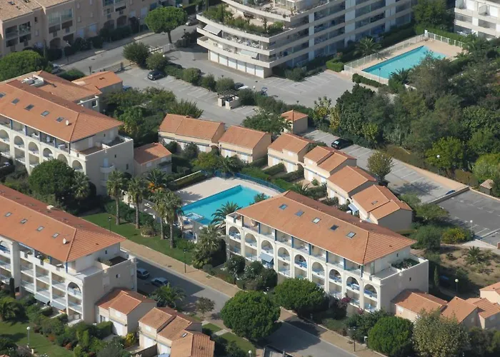 Apartmanhotel Lagrange Le Domaine D'azur Et Tahiti Park 4*